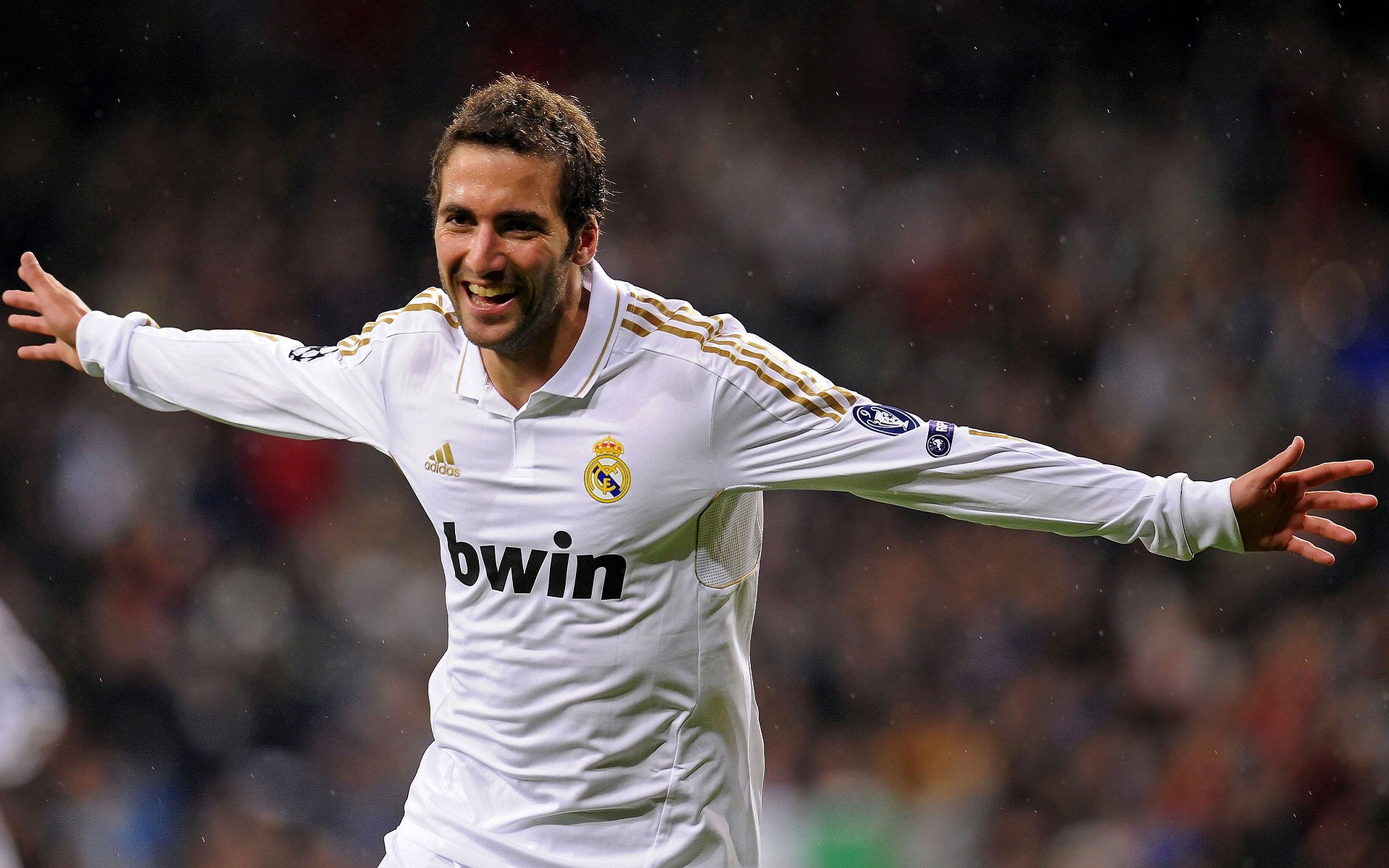 英超青训营教练员换位体验提升术科教学效率，英超最新教练工资