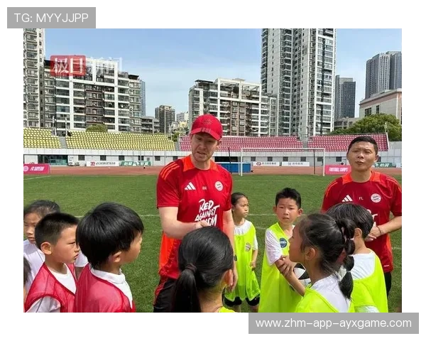 足球联赛在青训扶持中推动俱乐部间教练互换与联合训练营，足球青训教练培训